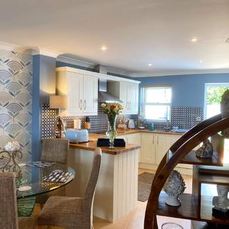 Lisburne Place Luxury Town House - Kitchen